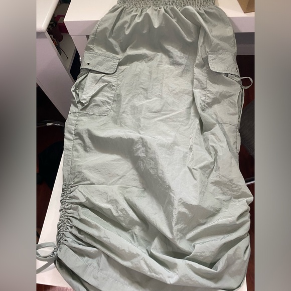 Brand new cargo skirt with pockets - Picture 1 of 4